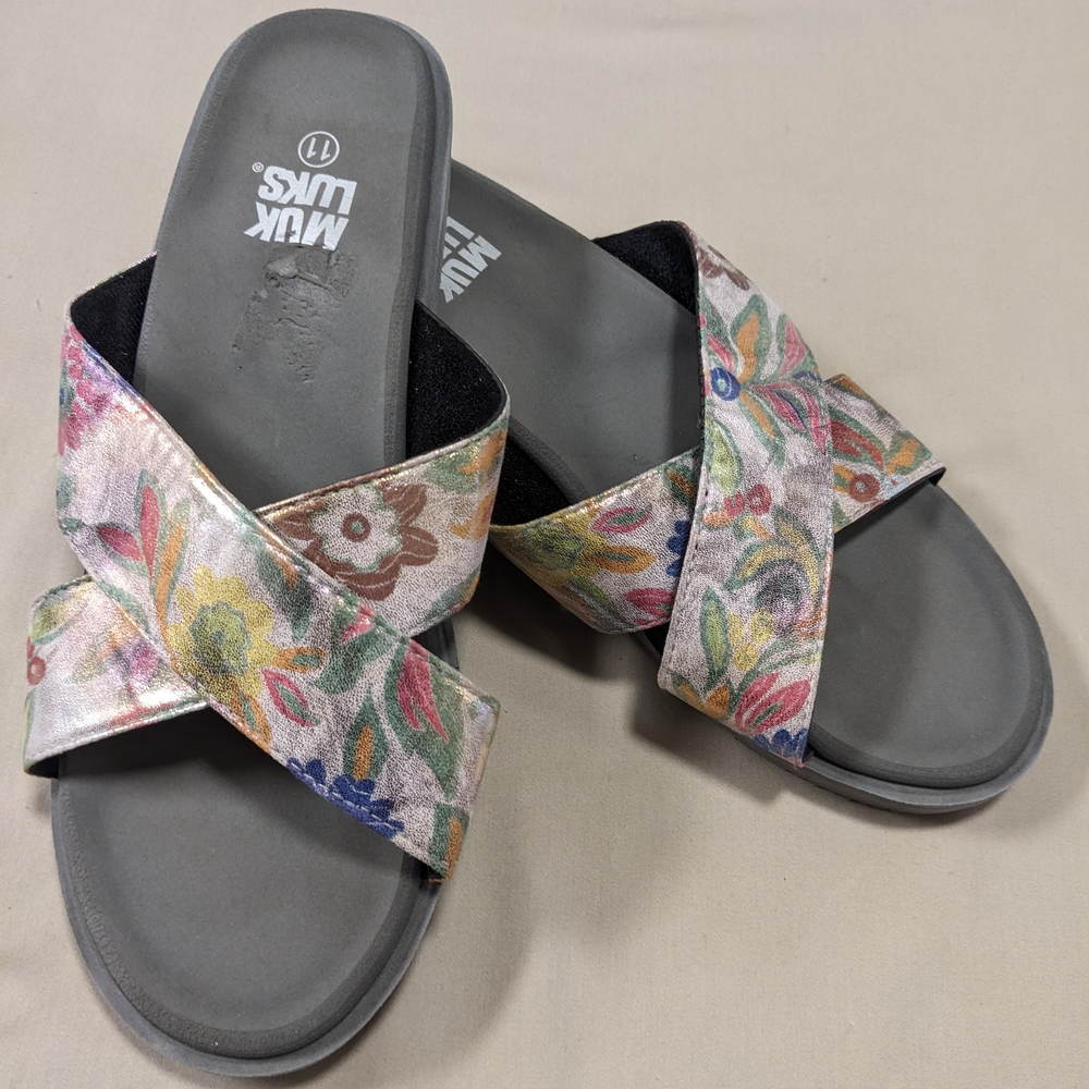 Muk Luks- Mera Metallic Floral Slide Sandals with Criss-Cross Straps-sz 11